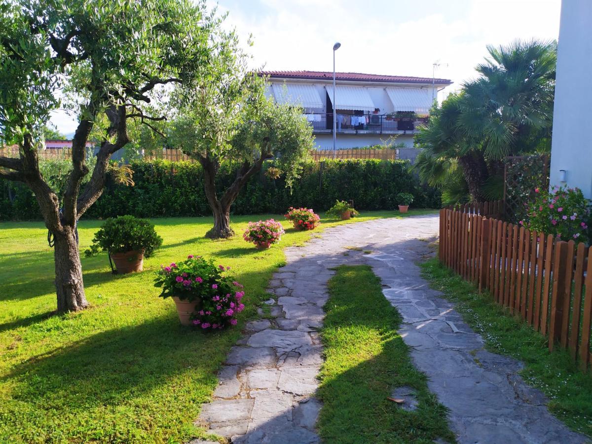 B&B Tra Mare E Marmo Марина-ді-Каррара Екстер'єр фото