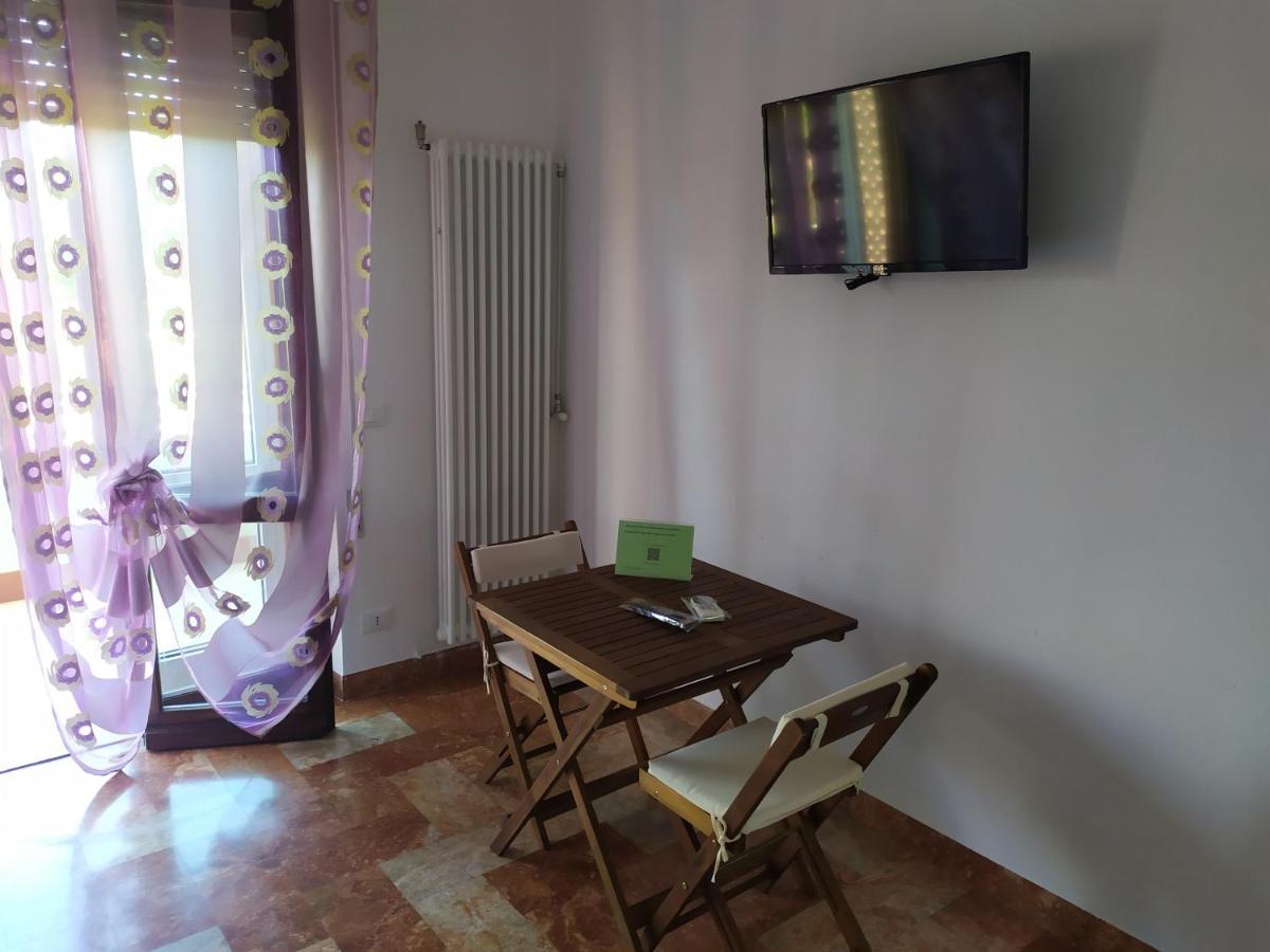 B&B Tra Mare E Marmo Марина-ді-Каррара Екстер'єр фото