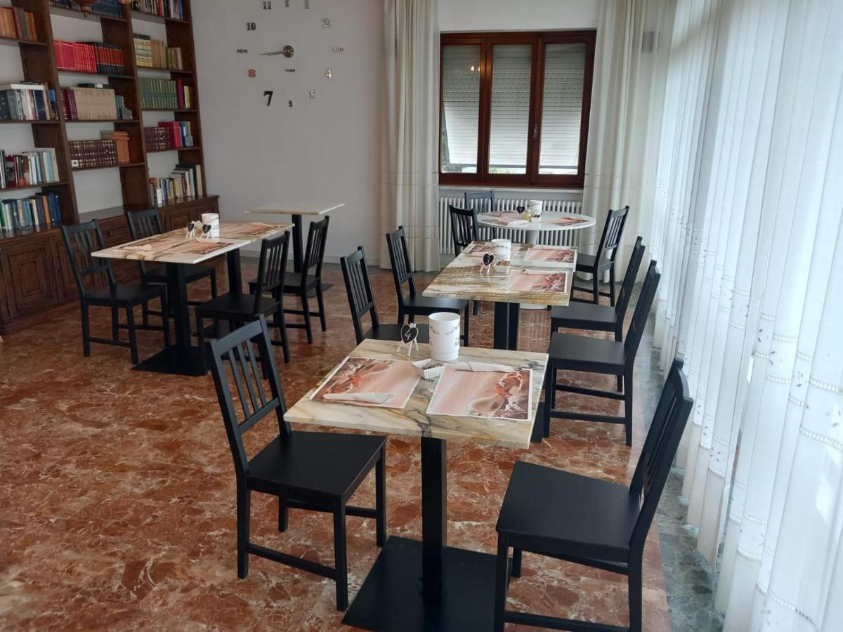 B&B Tra Mare E Marmo Марина-ді-Каррара Екстер'єр фото