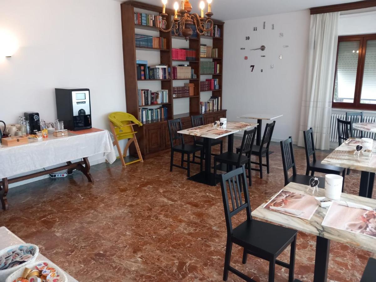B&B Tra Mare E Marmo Марина-ді-Каррара Екстер'єр фото